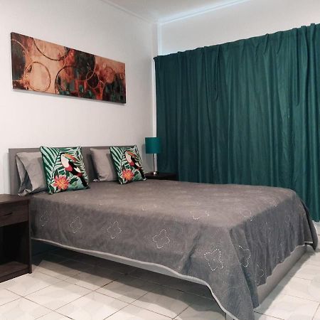 Апартаменти Hallandale Studio With Pool Галландейл-Біч Екстер'єр фото
