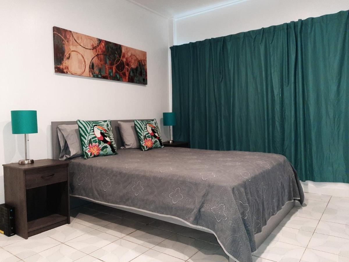 Апартаменти Hallandale Studio With Pool Галландейл-Біч Екстер'єр фото