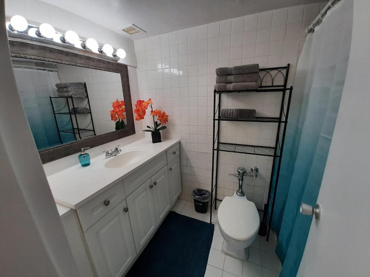 Апартаменти Hallandale Studio With Pool Галландейл-Біч Екстер'єр фото